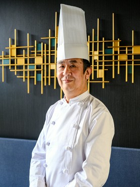 鶴岡　章雄 氏