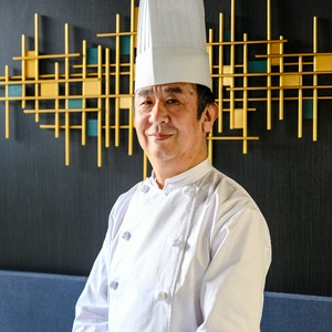 鶴岡　章雄