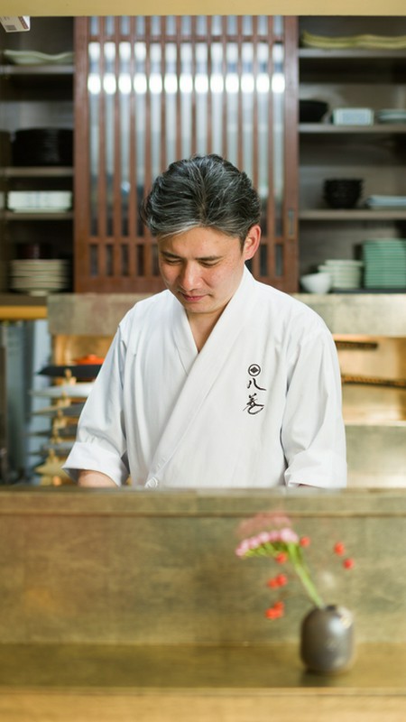八巻 氏