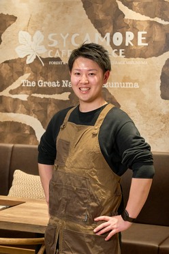 新井　翔也 氏