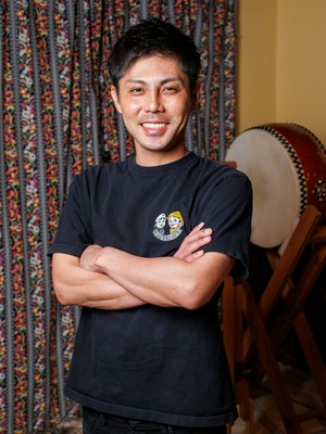 比嘉　俊介 氏