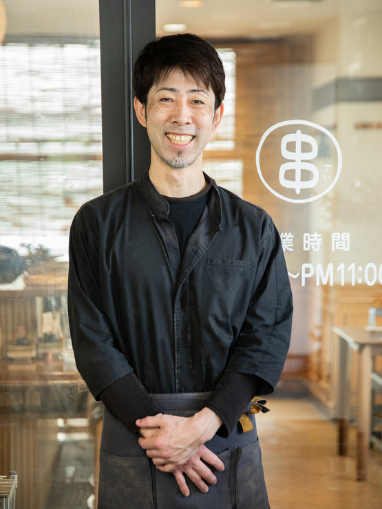 鴨井　俊夫 氏