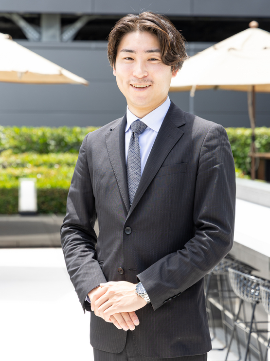 石井 行 氏