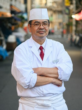 石塚　裕次郎 氏