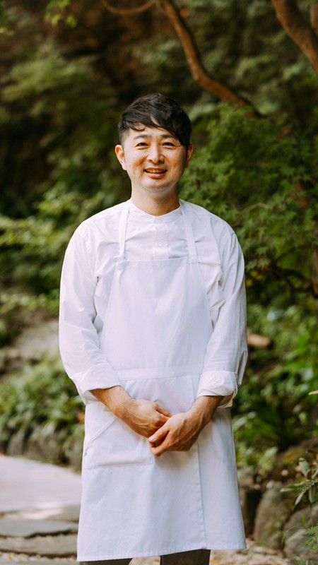 望月　康弘 氏