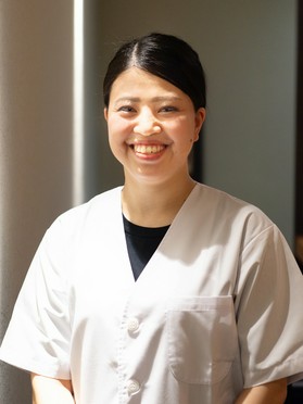 春名　遙香 氏