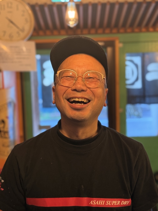 岡　鉄平 氏