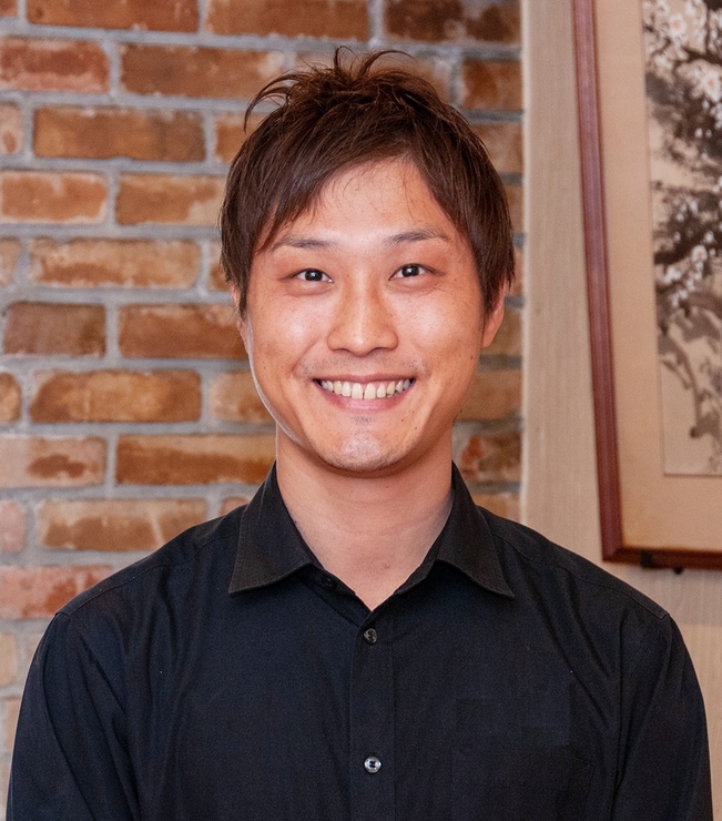 巴山　文太 氏