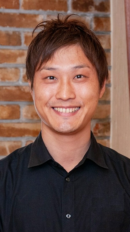 巴山　文太 氏