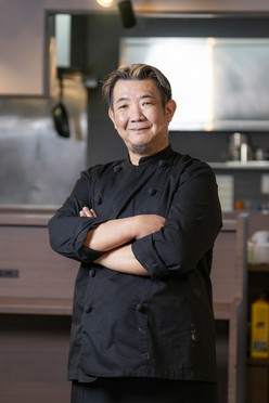 大城　勝弘 氏