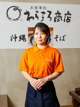 新里　有紀乃 氏