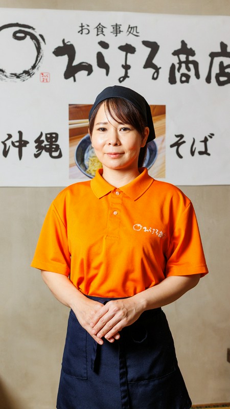 新里　有紀乃 氏
