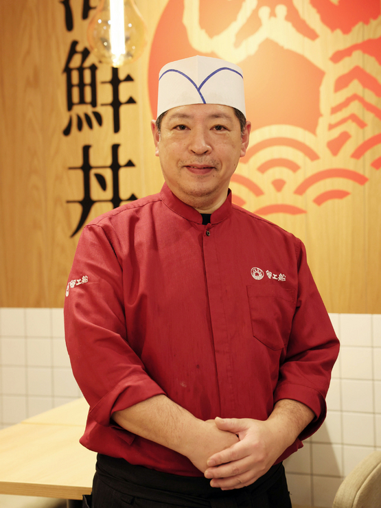 手塚　俊彦 氏