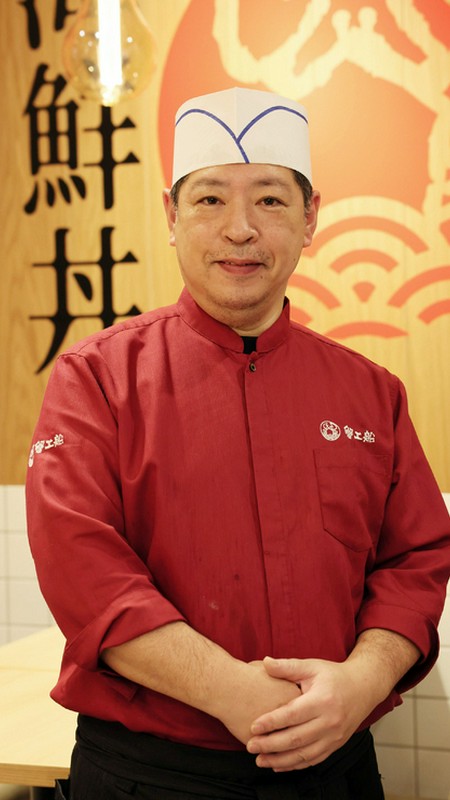 手塚　俊彦 氏