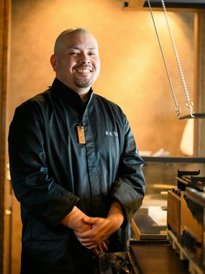 岸上　敬亮 氏